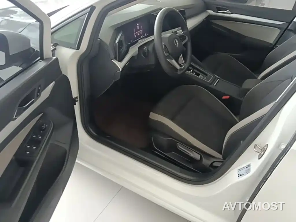 Volkswagen Golf 2023 Model 200TSI DSG — фото 15