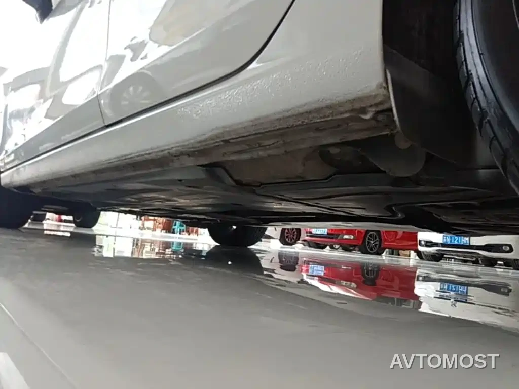 Volkswagen Golf 2023 Model 200TSI DSG — фото 18