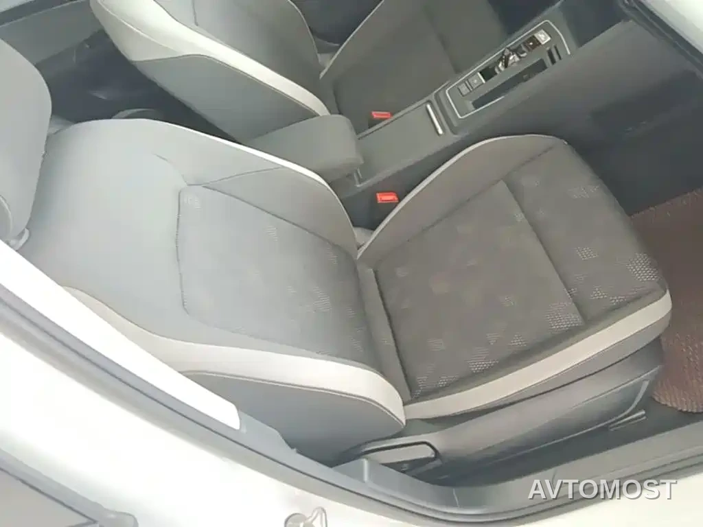 Volkswagen Golf 2023 Model 200TSI DSG — фото 21