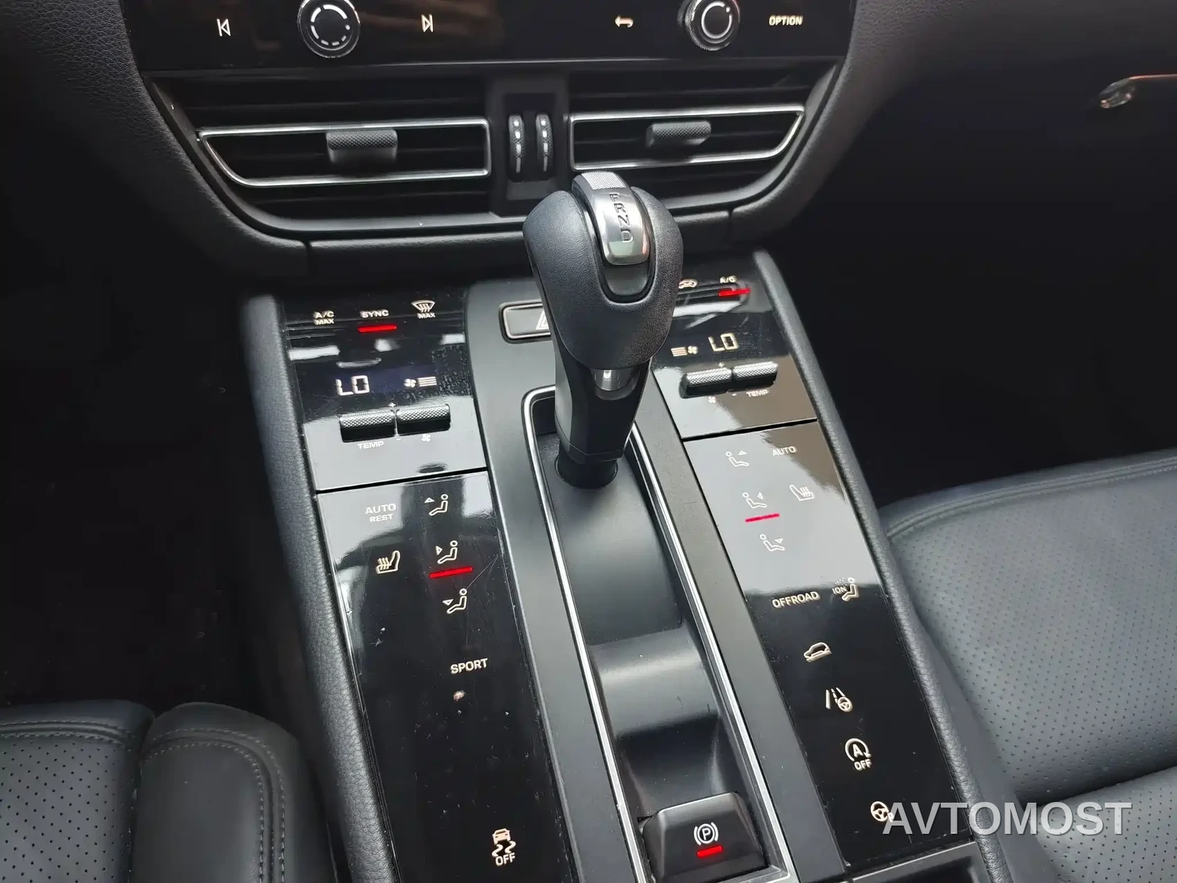 Porsche Macan 2022 Macan 2.0T — фото 13