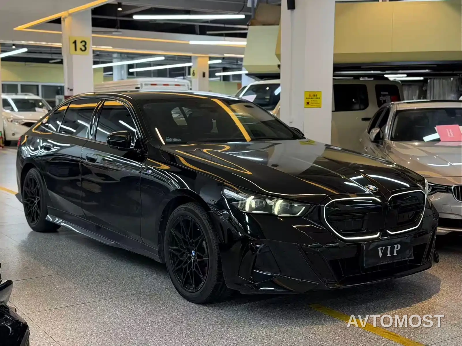 BMW 5 Series 2024 530Li Leading M Sport Package — фото 1