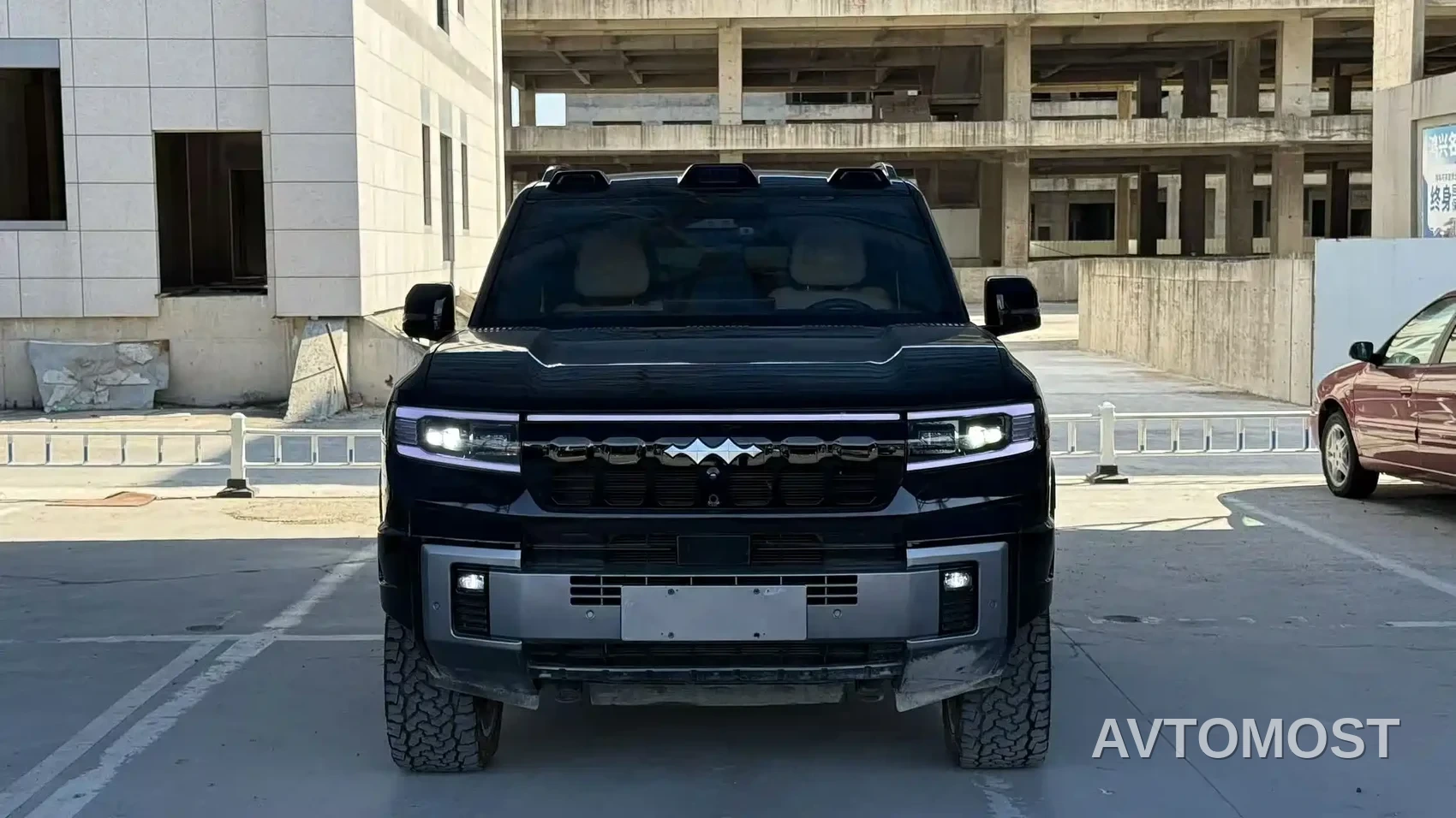 Fang Cheng Bao Leopard 8 2025 Zhiyong Flagship 7-Seater — фото 2
