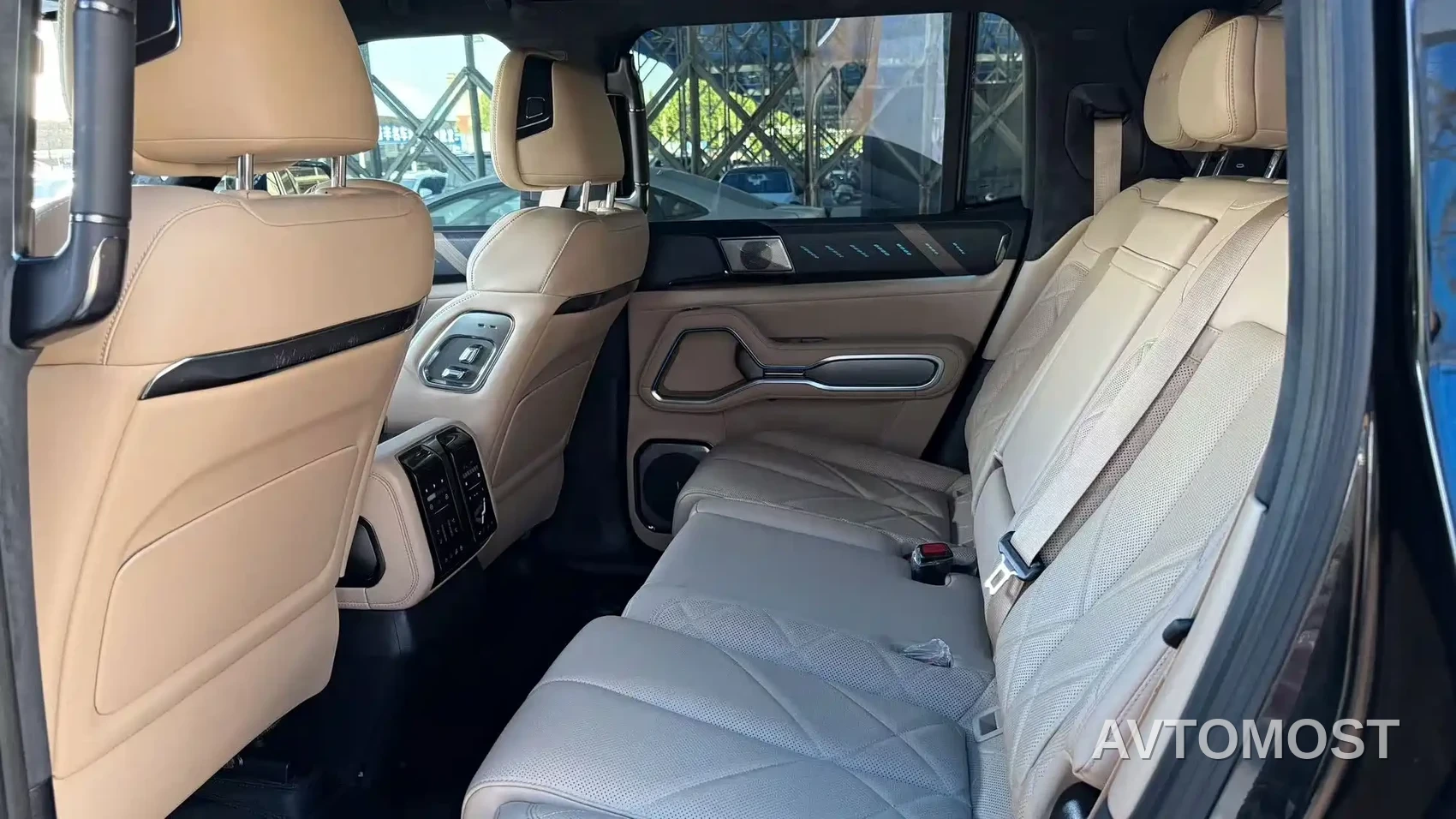 Fang Cheng Bao Leopard 8 2025 Zhiyong Flagship 7-Seater — фото 6