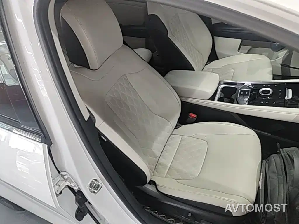 Kia Sportage 2023 2.0L HEV 2WD Flagship Edition — фото 17