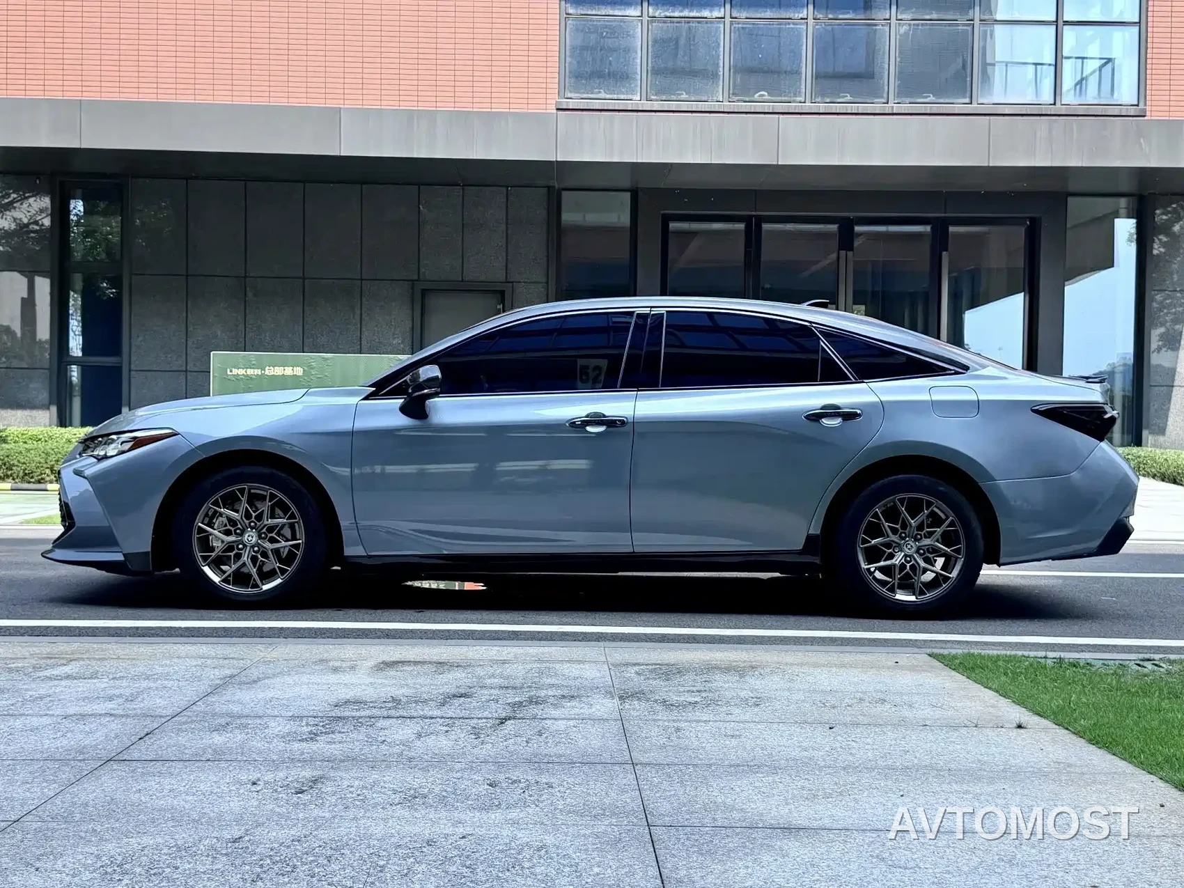 Toyota Avalon 2022 Hybrid 2.5L Luxury Edition — фото 9