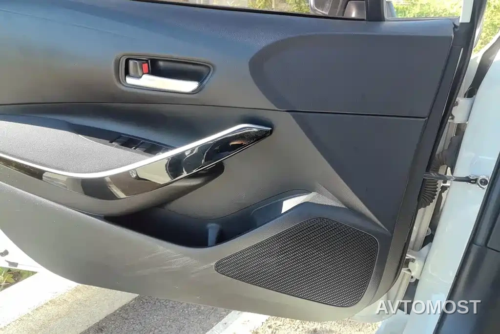 Toyota Corolla 2021 Hybrid 1.8L E-CVT Pioneer Edition — фото 6