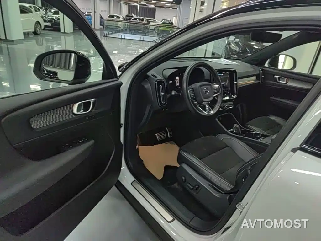 Volvo XC40 New Energy 2021 P8 EV AWD Elegant Sport — фото 16