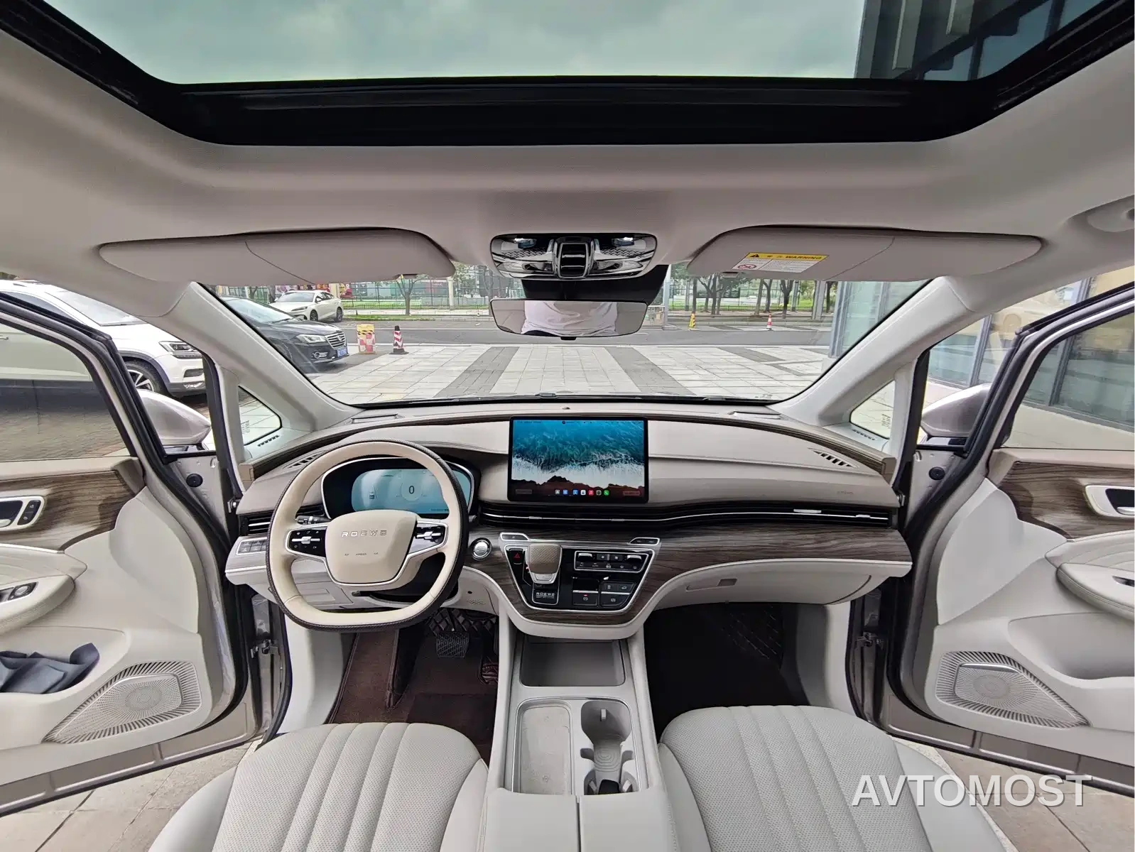 Roewe iMAX8 EV 2025 1.5T DMH Land Luxury Edition — фото 6