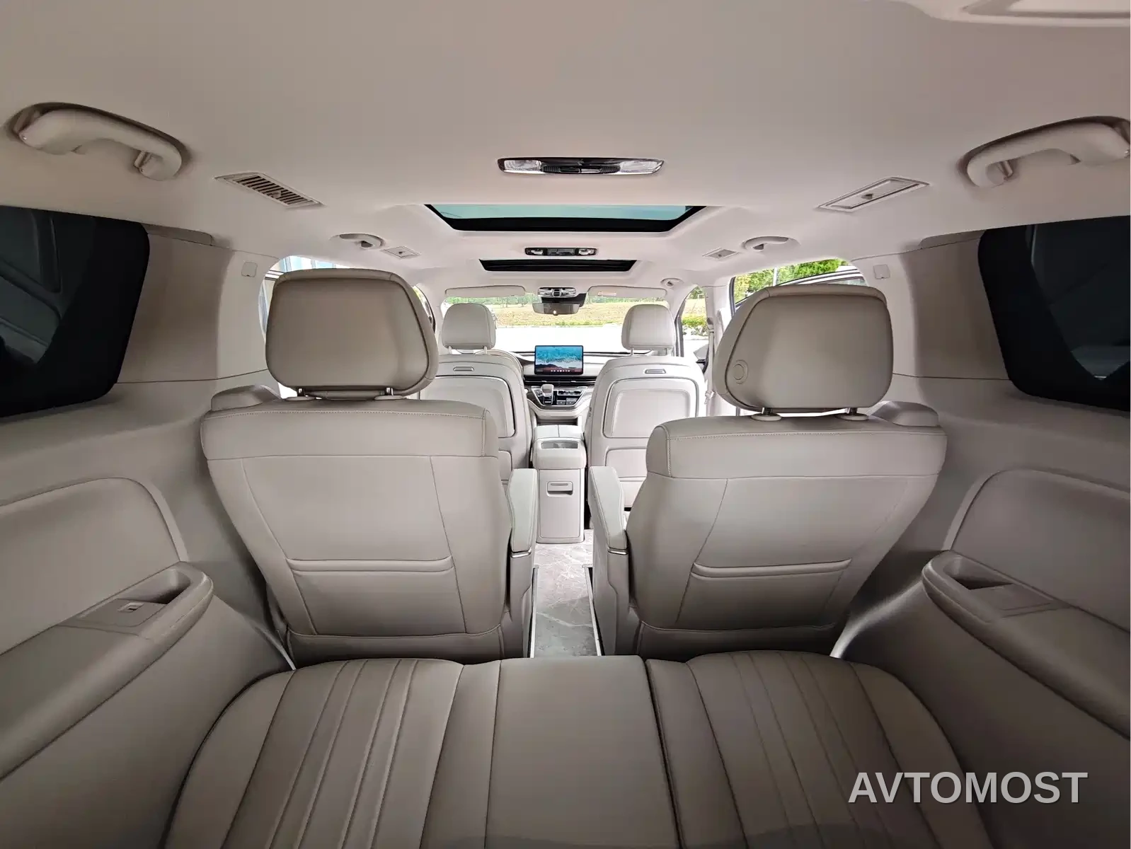 Roewe iMAX8 EV 2025 1.5T DMH Land Luxury Edition — фото 11