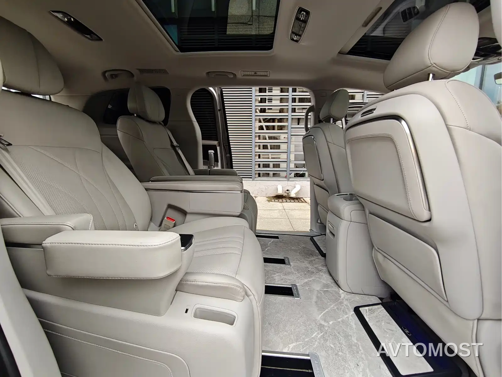 Roewe iMAX8 EV 2025 1.5T DMH Land Luxury Edition — фото 12