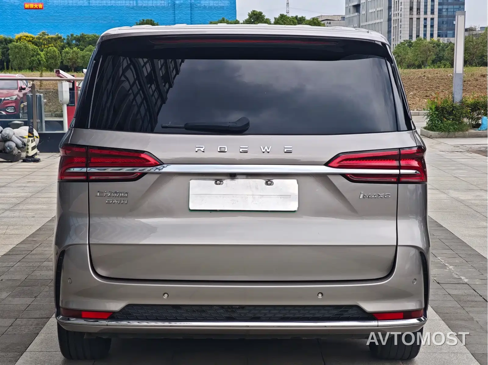 Roewe iMAX8 EV 2025 1.5T DMH Land Luxury Edition — фото 13