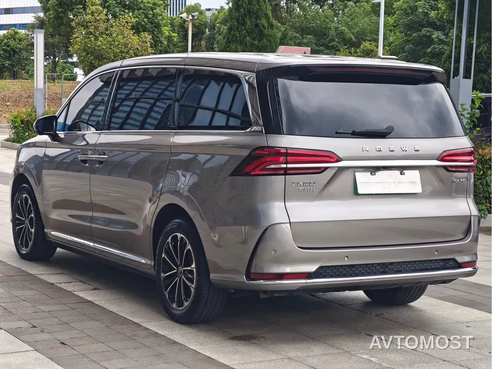 Roewe iMAX8 EV 2025 1.5T DMH Land Luxury Edition — фото 15