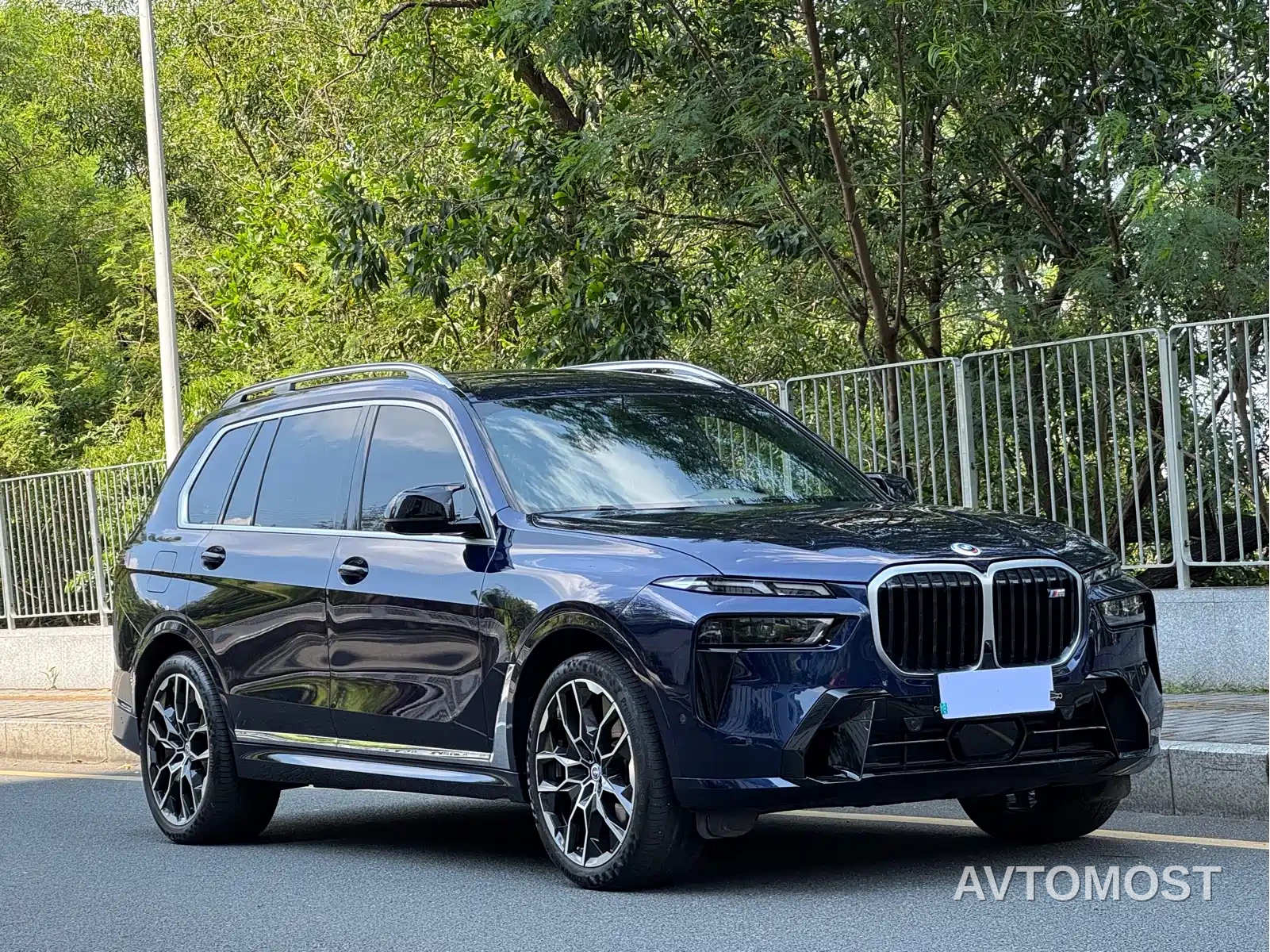 BMW X7 M60i 2023 xDrive M60i — фото 2