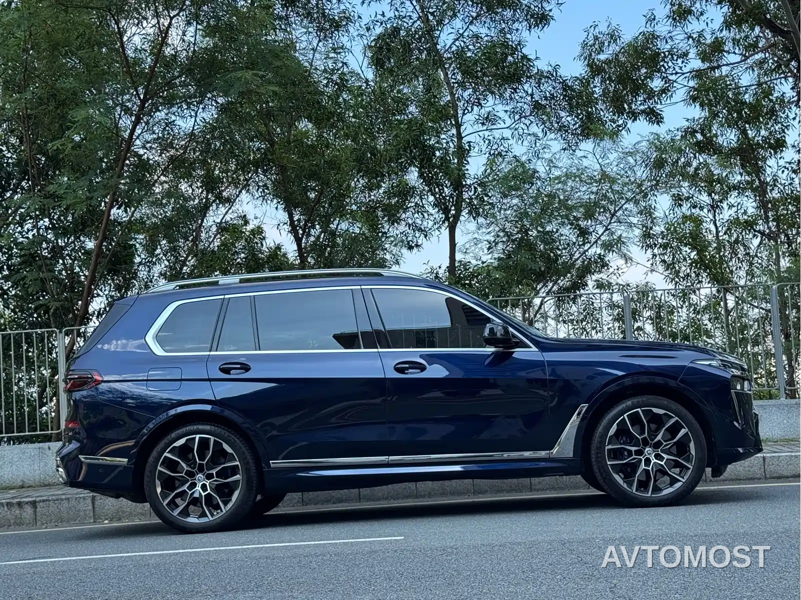 BMW X7 M60i 2023 xDrive M60i — фото 7
