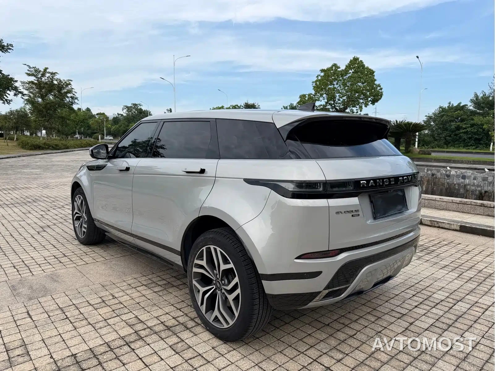 Land Rover Range Rover Evoque 2022 Range Rover Evoque L 200PS R-Dynamic Standard Elite Edition — фото 6