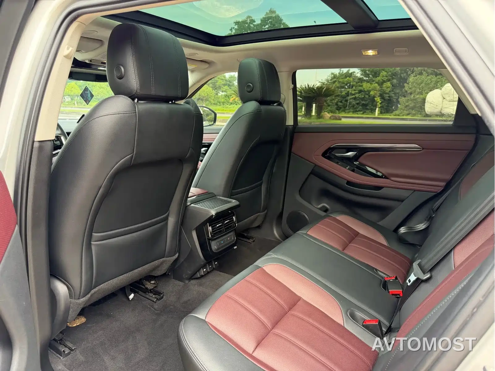 Land Rover Range Rover Evoque 2022 Range Rover Evoque L 200PS R-Dynamic Standard Elite Edition — фото 11