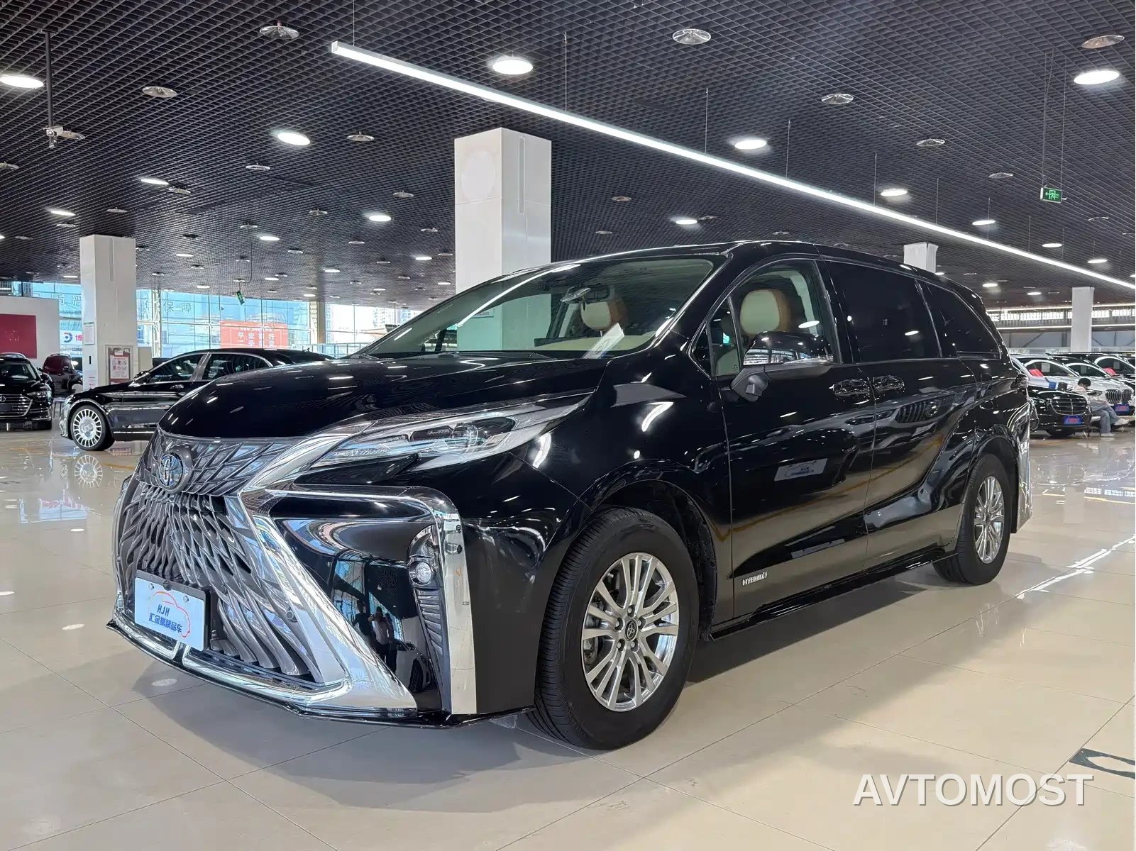 Toyota Sienna 2023 2.5L Hybrid Comfort Edition — фото 1