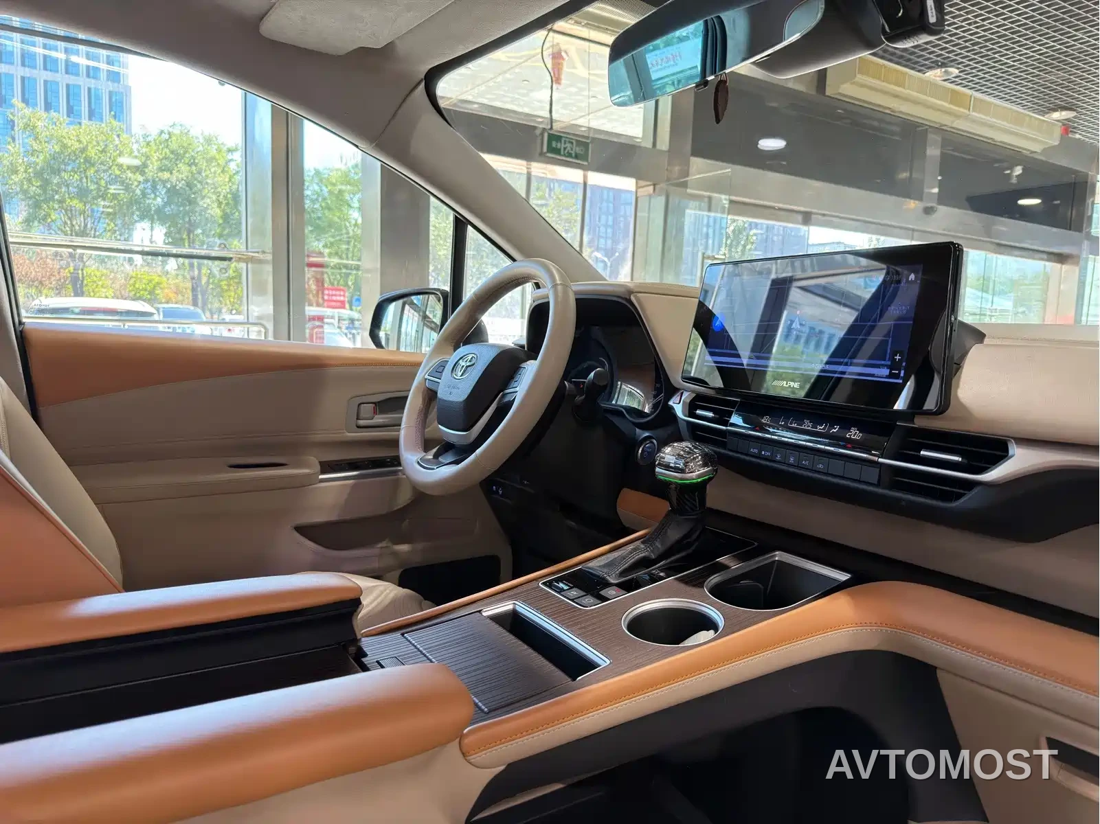 Toyota Sienna 2023 2.5L Hybrid Comfort Edition — фото 6