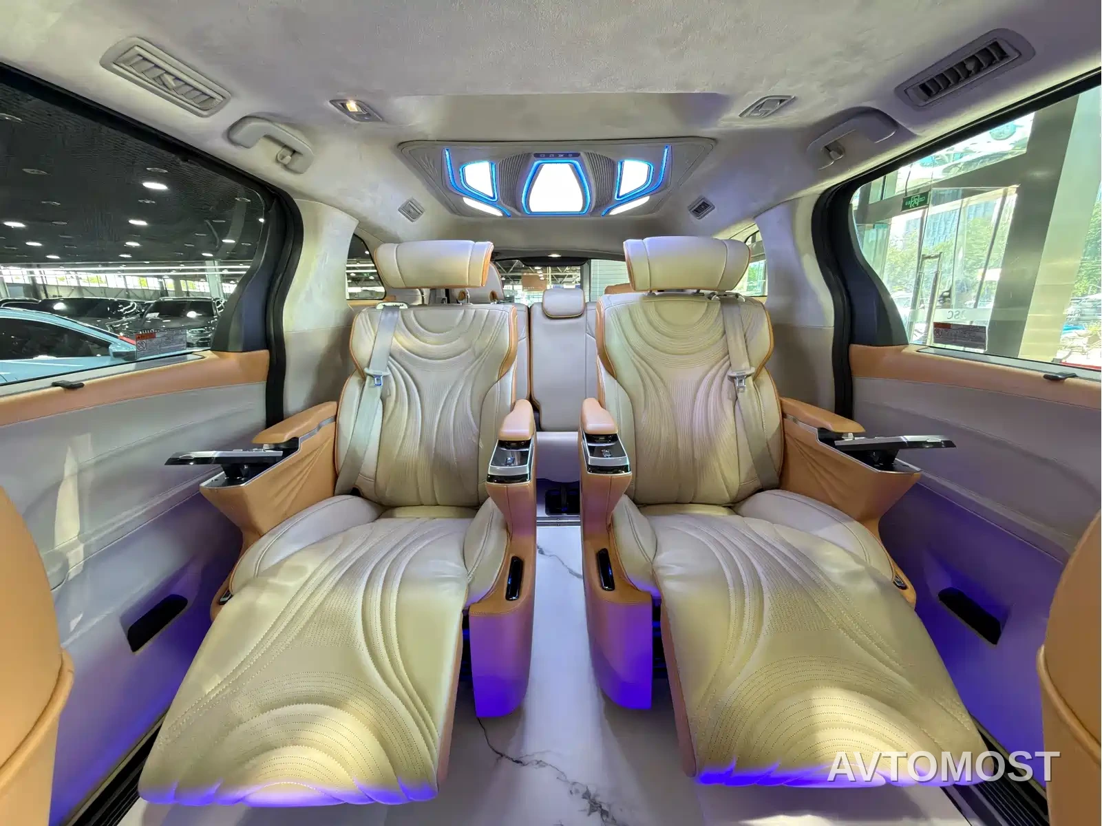 Toyota Sienna 2023 2.5L Hybrid Comfort Edition — фото 9