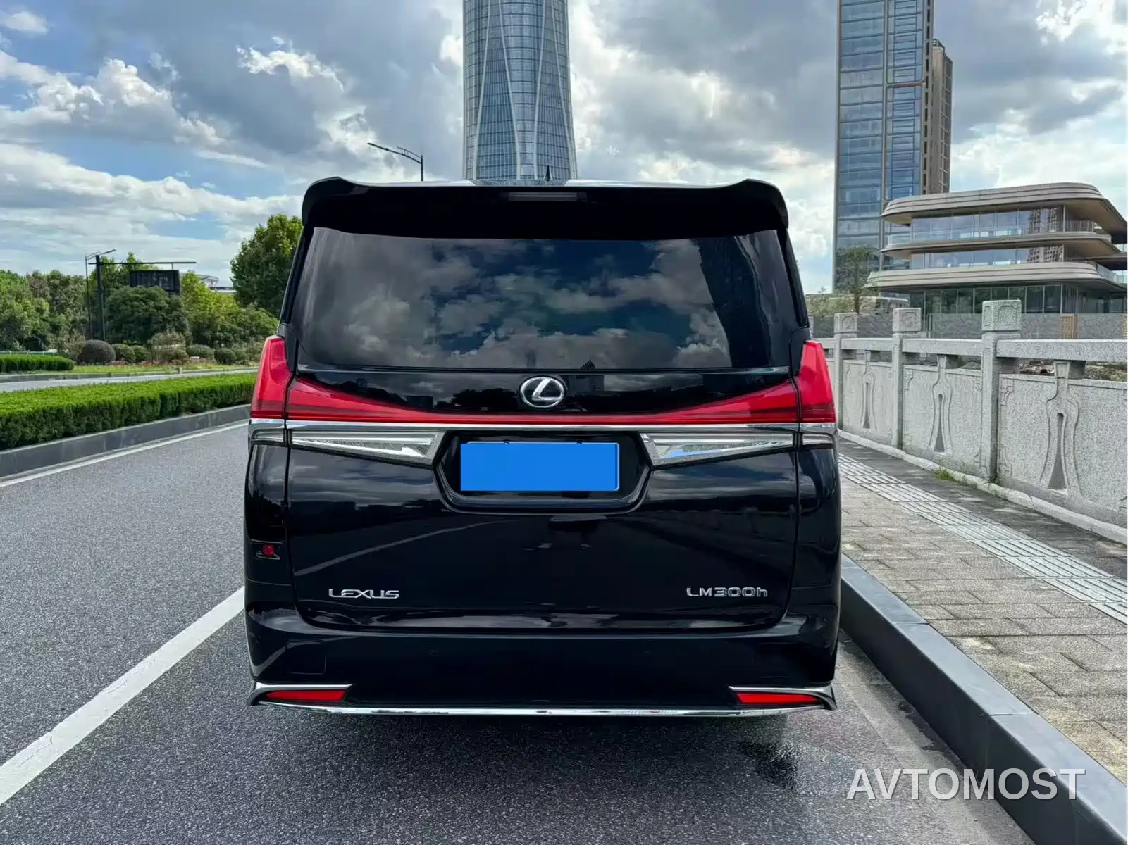 Lexus LM 2020 300h Seven-Seater Elegance Edition — фото 5
