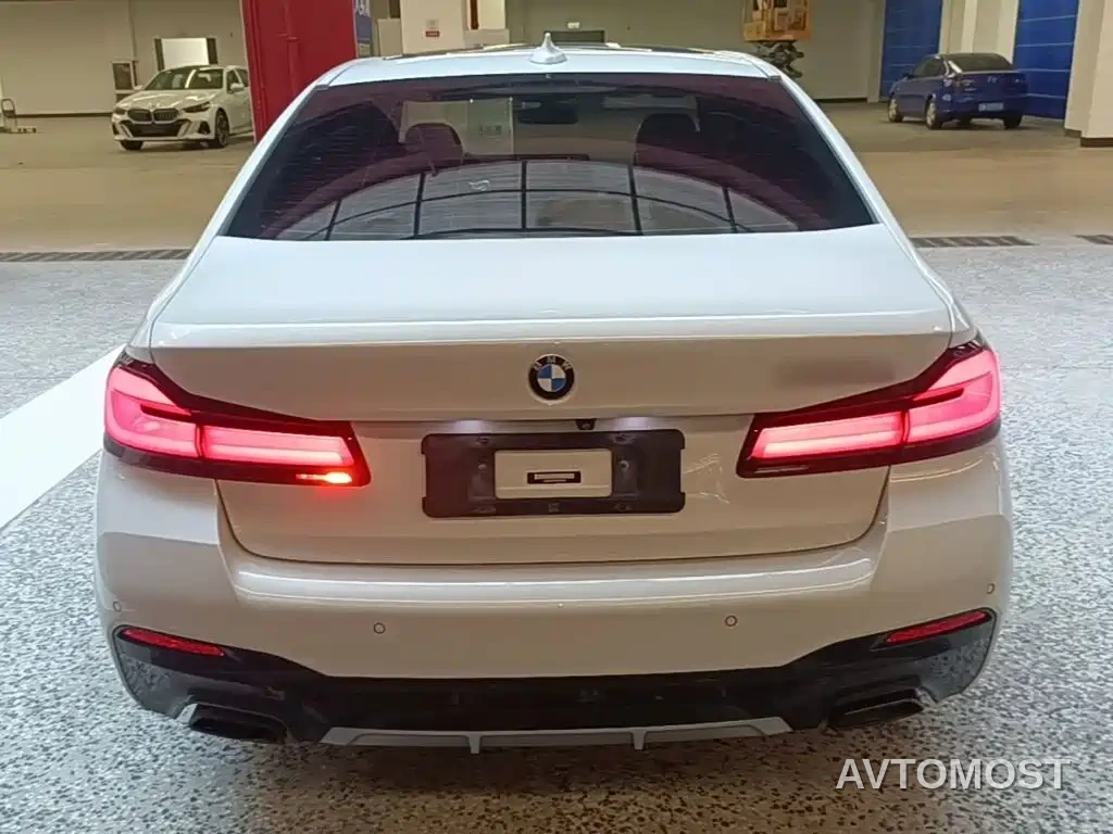 BMW 5 Series 2022 Model Second Facelift 530Li Leading M Sport Package — фото 5