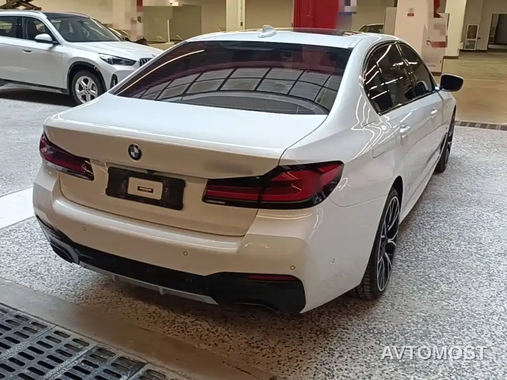 BMW 5 Series 2022 Model Second Facelift 530Li Leading M Sport Package — фото 6