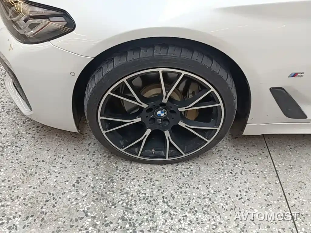 BMW 5 Series 2022 Model Second Facelift 530Li Leading M Sport Package — фото 22