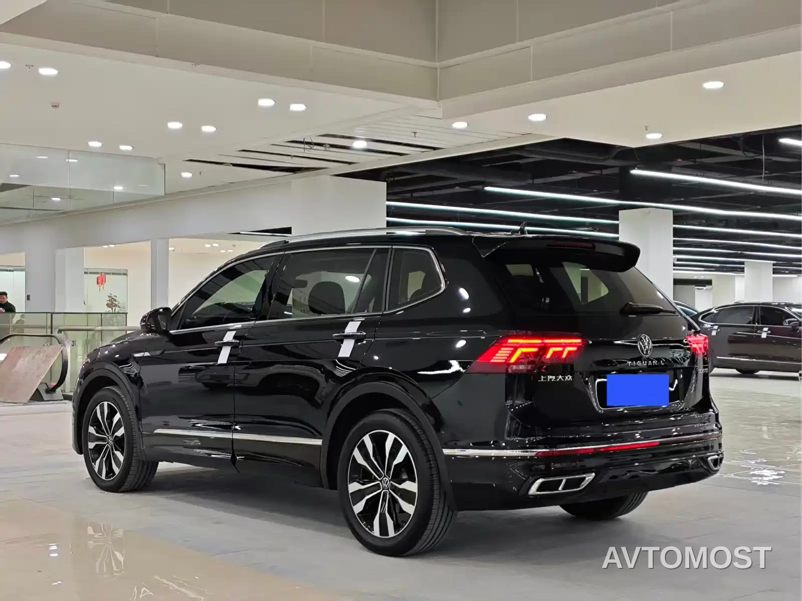Volkswagen Tiguan L 2022 330TSI Auto 2WD R-Line Premium Edition — фото 4
