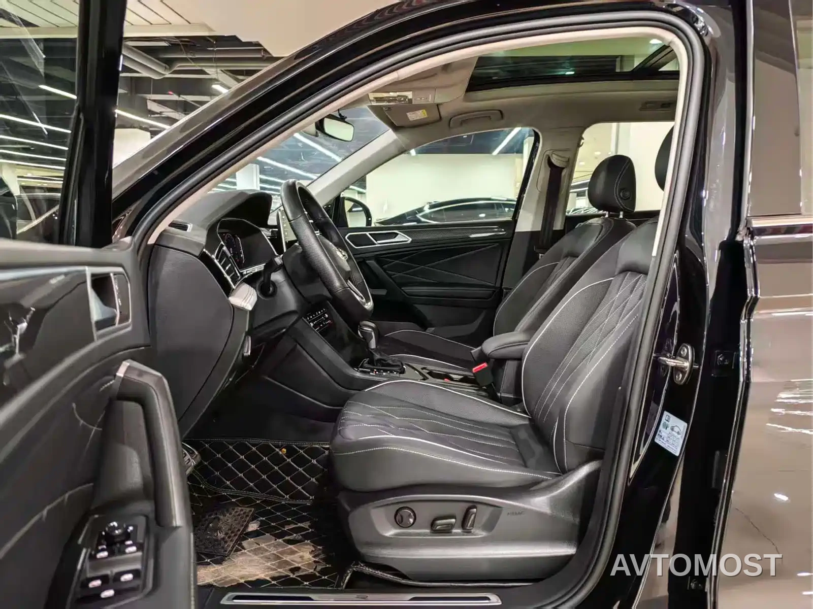 Volkswagen Tiguan L 2022 330TSI Auto 2WD R-Line Premium Edition — фото 6