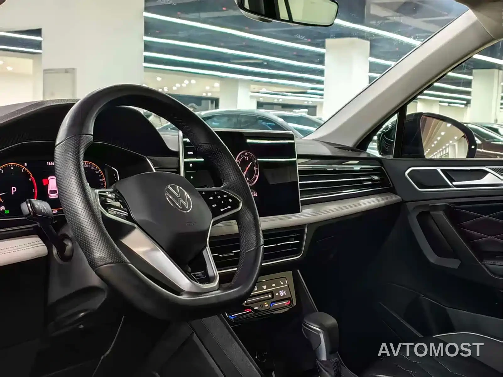Volkswagen Tiguan L 2022 330TSI Auto 2WD R-Line Premium Edition — фото 7