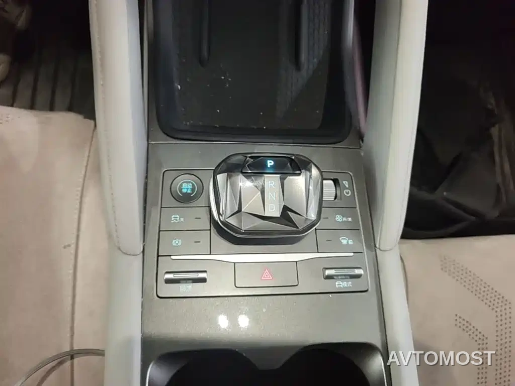 BYD Yuan UP 2024 401KM Leading Edition — фото 14