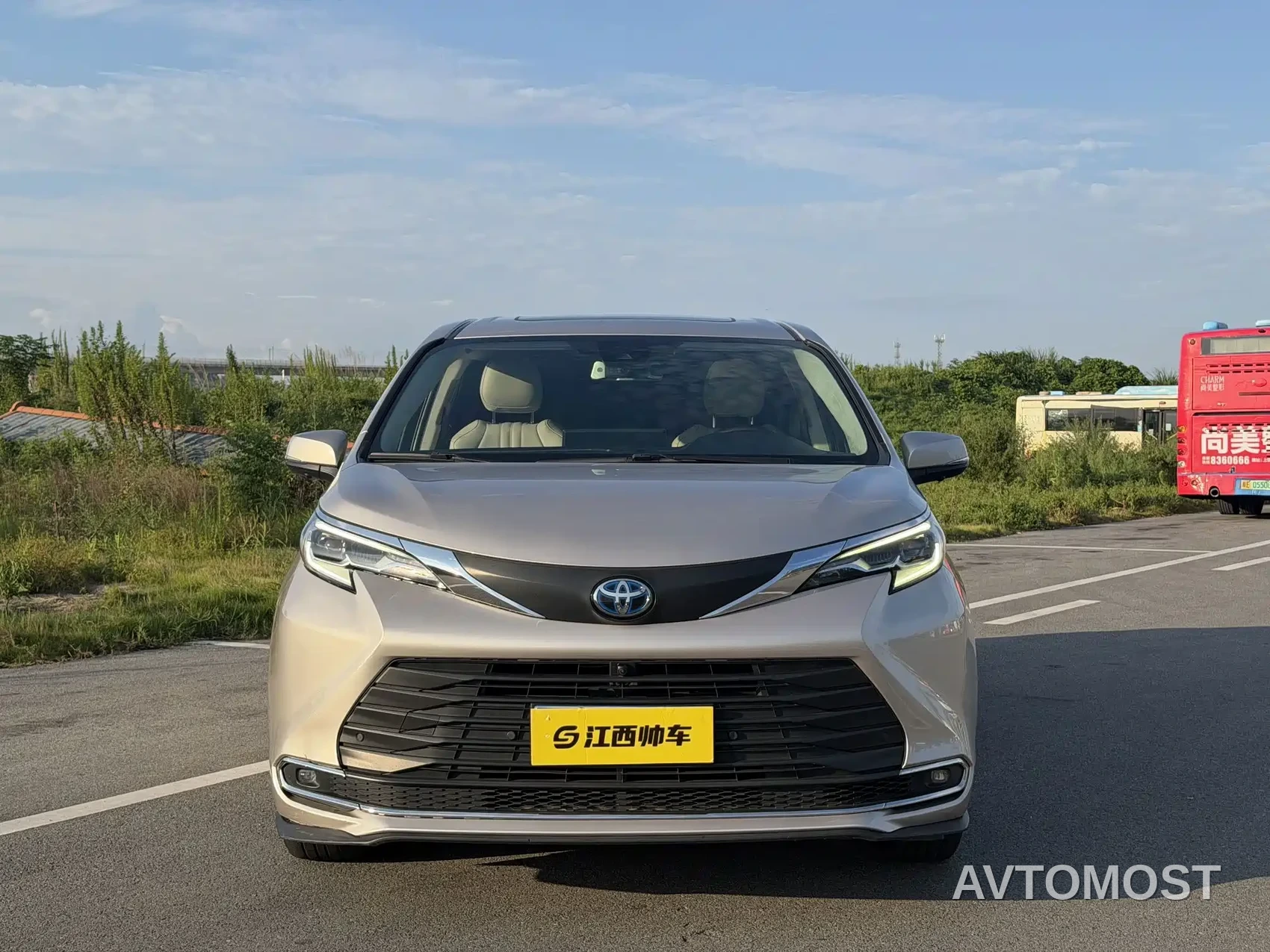Toyota Sienna 2021 2.5L Hybrid Comfort Edition — фото 2