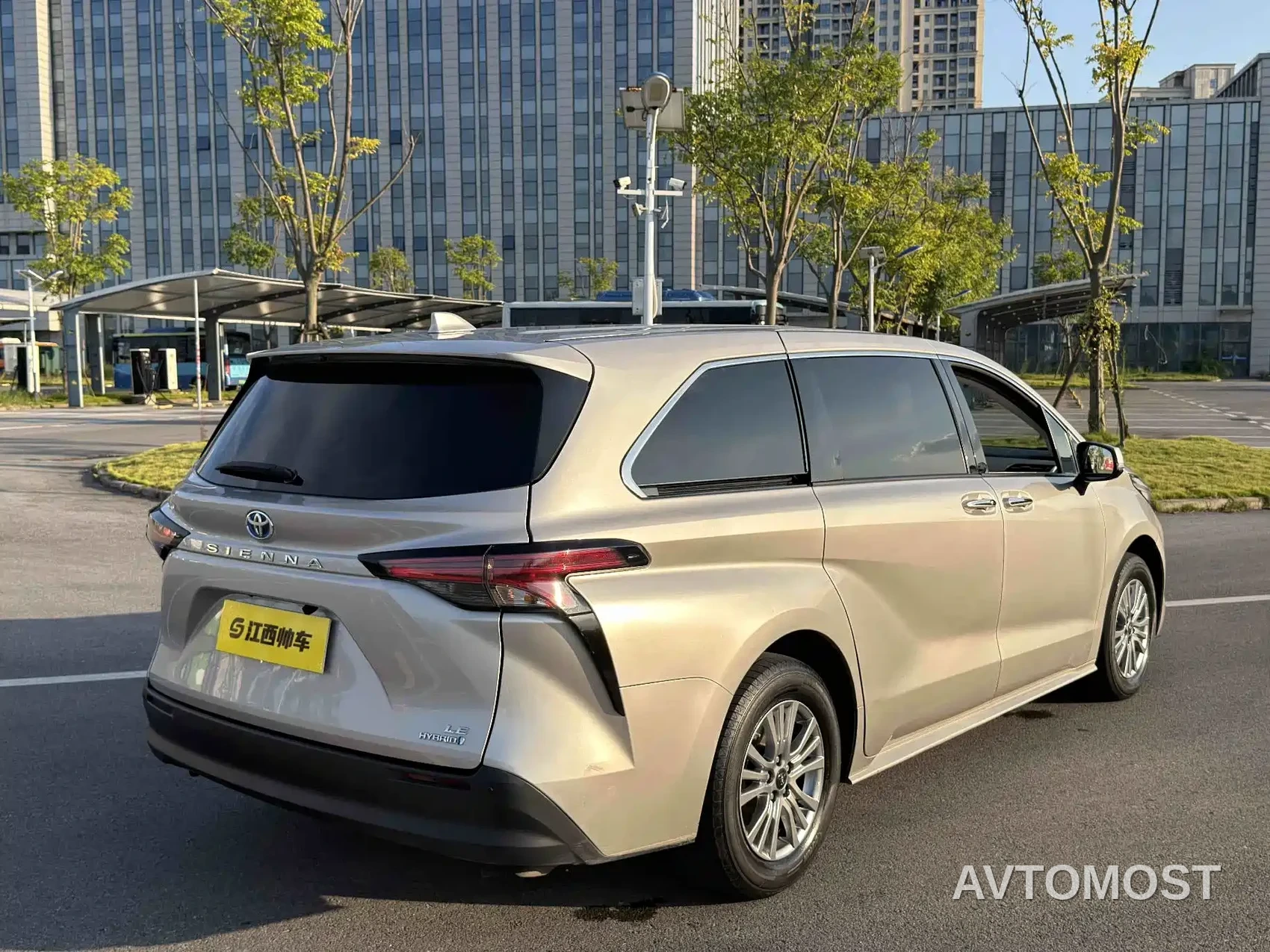 Toyota Sienna 2021 2.5L Hybrid Comfort Edition — фото 13