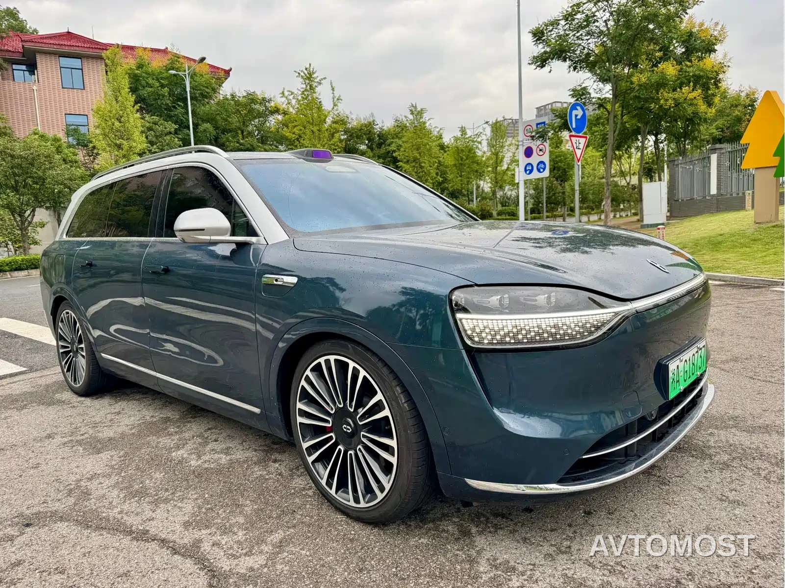 AITO M9 2024 Extended Range Ultra 42kWh 6-Seater — фото 3