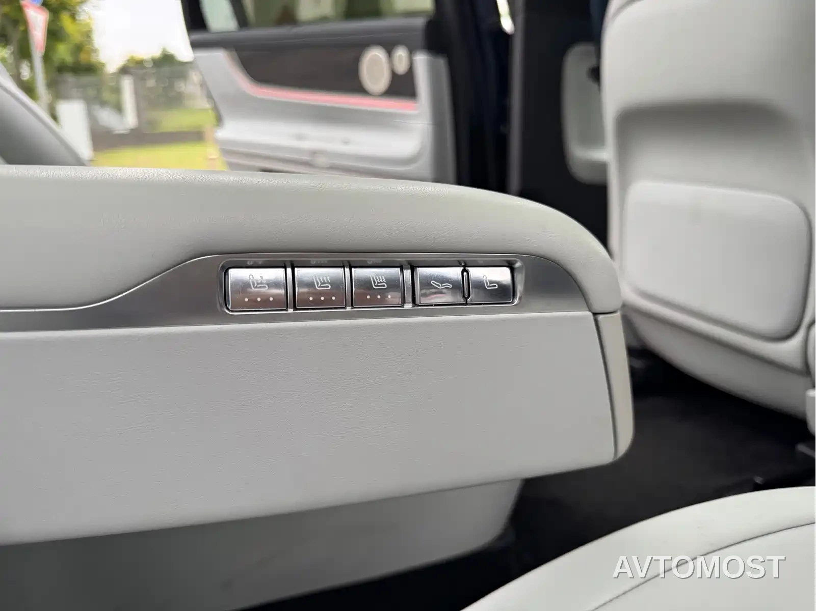 AITO M9 2024 Extended Range Ultra 42kWh 6-Seater — фото 10