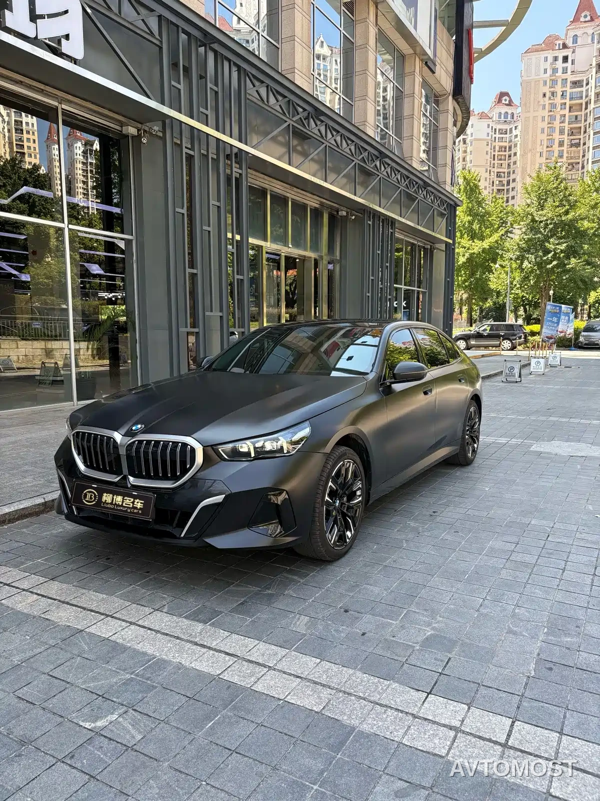 BMW 5 Series 2026 BMW 530Li Year of the Horse Edition — фото 1