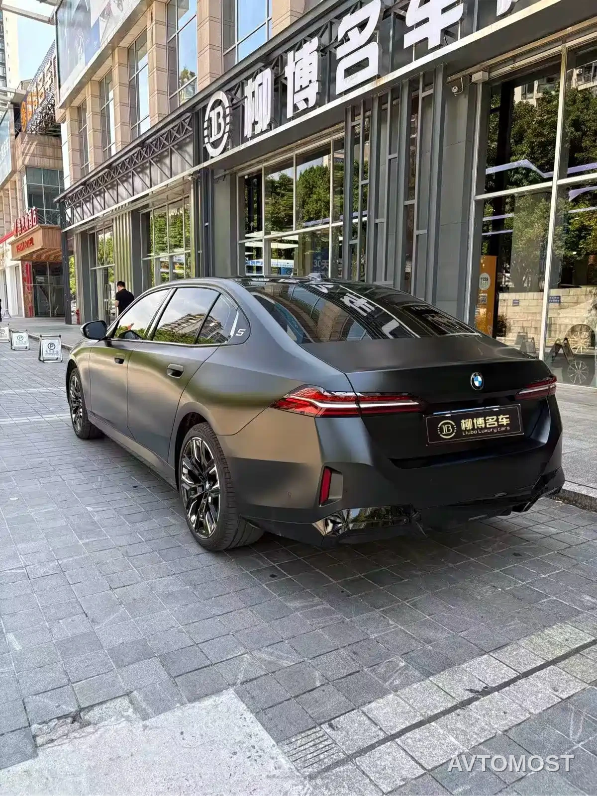 BMW 5 Series 2026 BMW 530Li Year of the Horse Edition — фото 3