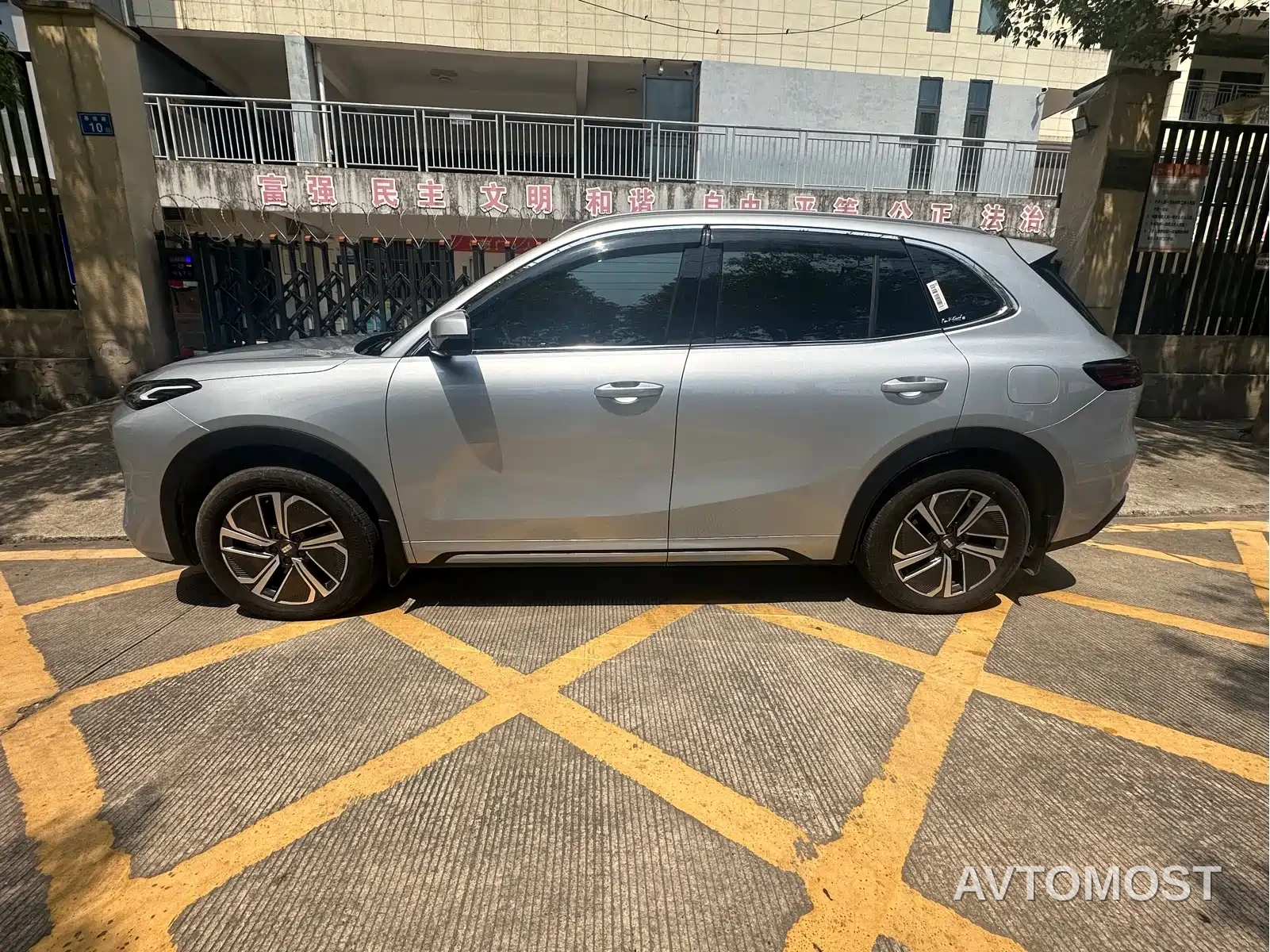 Geely Galaxy Starship 7 EM-i 2025 Model 120km Voyage+ Edition — фото 3
