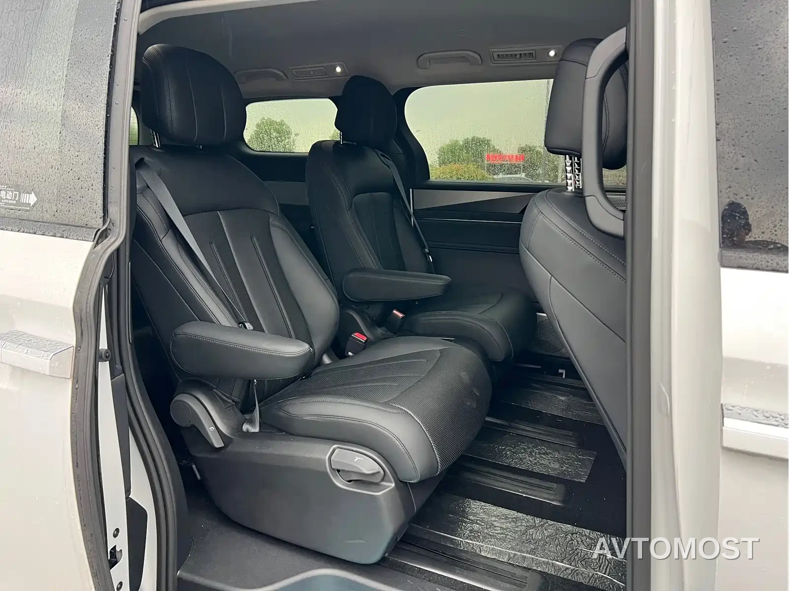 BYD M9 2025 Model 1060 Pilot Edition — фото 10
