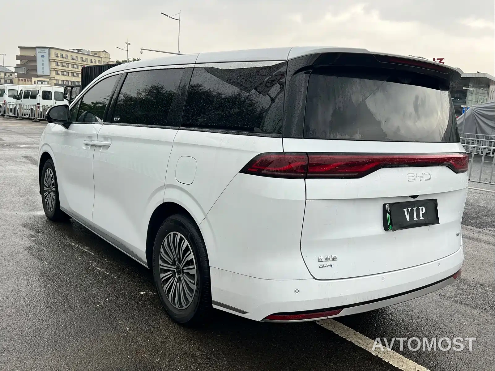 BYD M9 2025 Model 1060 Pilot Edition — фото 14