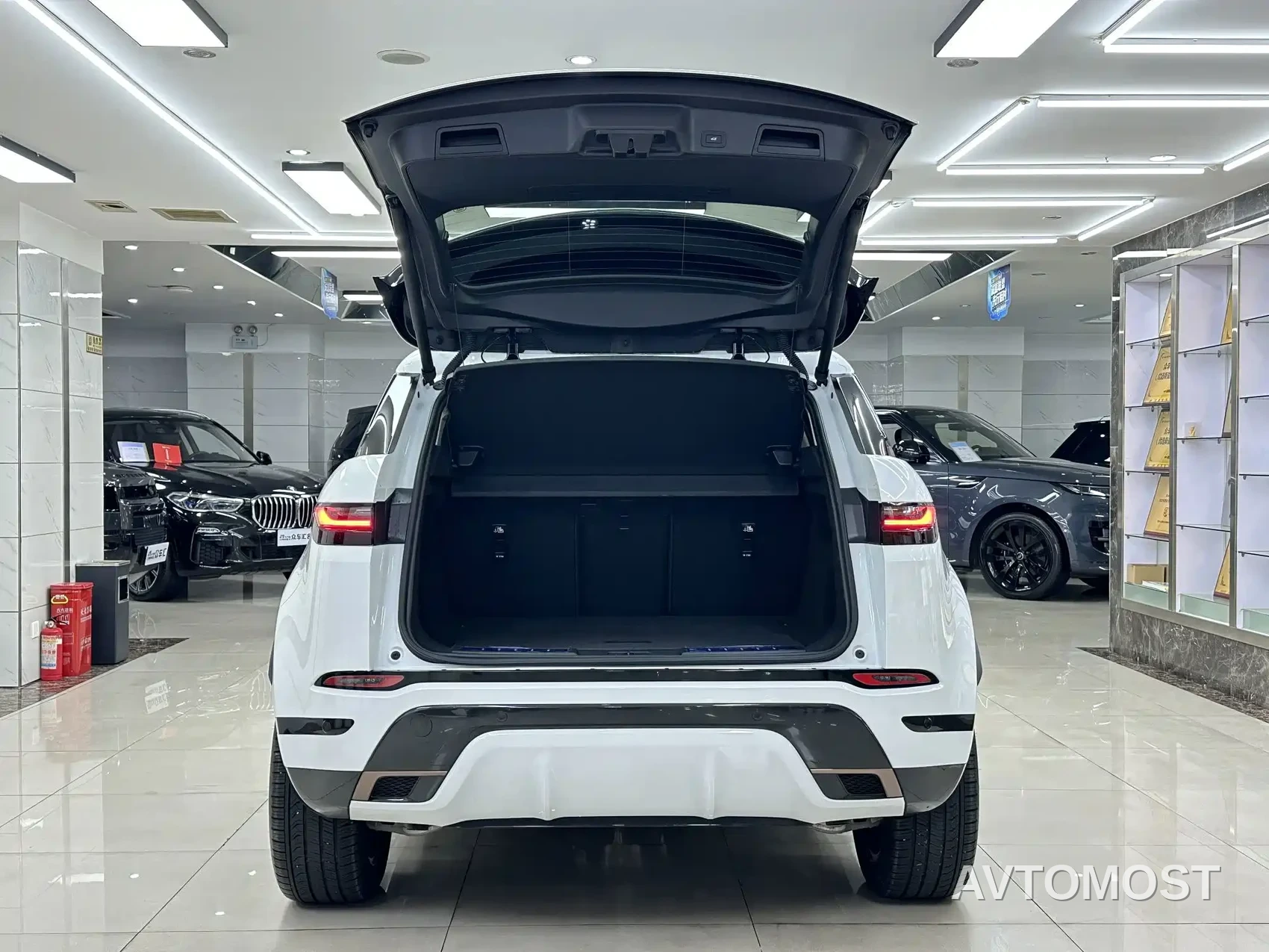 Land Rover Range Rover Evoque 2026 Range Rover Evoque L SE — фото 3