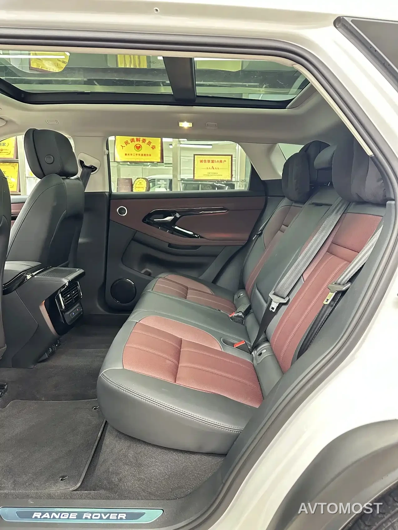 Land Rover Range Rover Evoque 2026 Range Rover Evoque L SE — фото 5