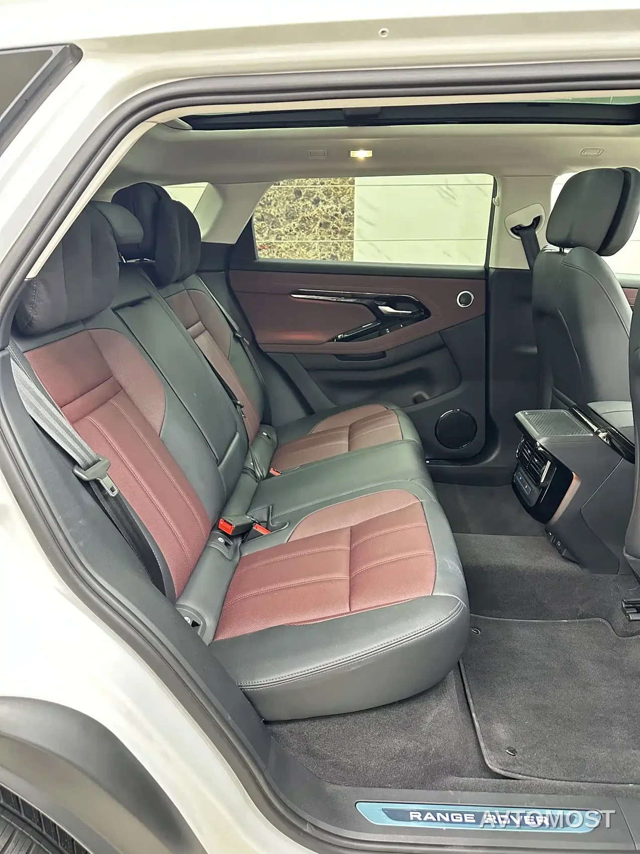 Land Rover Range Rover Evoque 2026 Range Rover Evoque L SE — фото 8