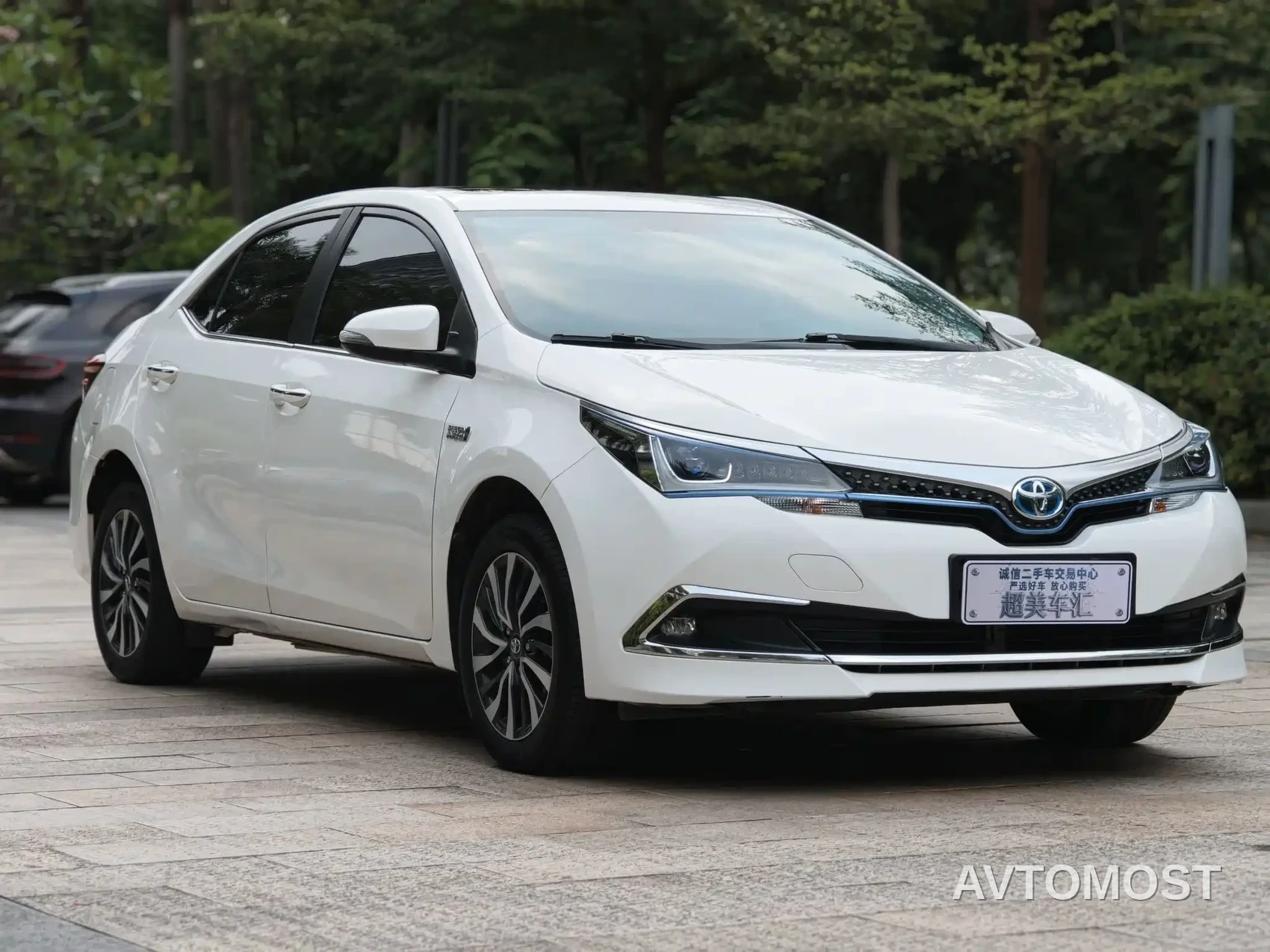 Toyota Corolla Twin Engine E+ 2020 1.8L E-CVT Comfort Edition — фото 3