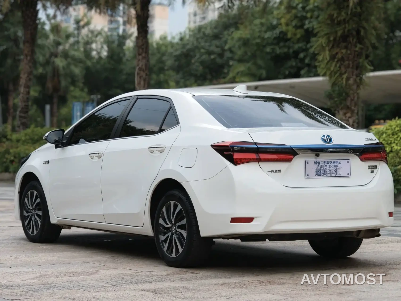 Toyota Corolla Twin Engine E+ 2020 1.8L E-CVT Comfort Edition — фото 4