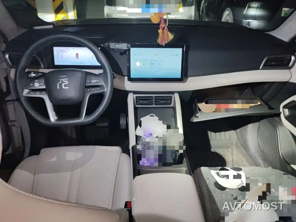 BYD Yuan UP 2025 Model 301KM Navigator — фото 5