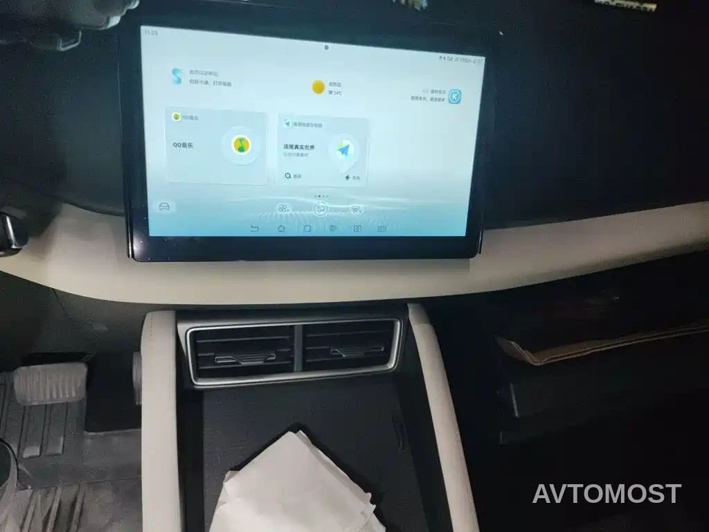 BYD Yuan UP 2025 Model 301KM Navigator — фото 9