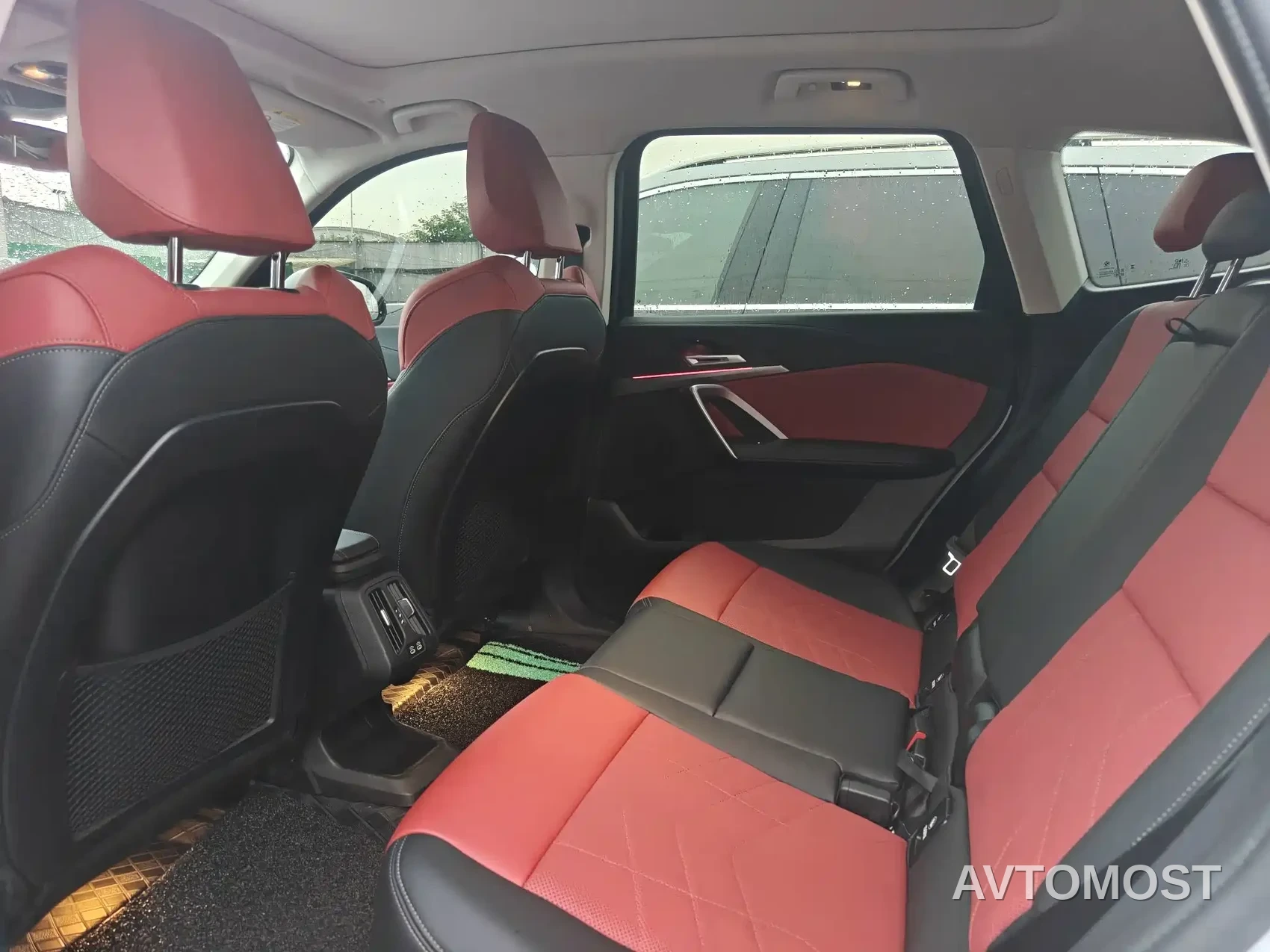 BMW iX1 2023 eDrive25L M Sport Package — фото 3