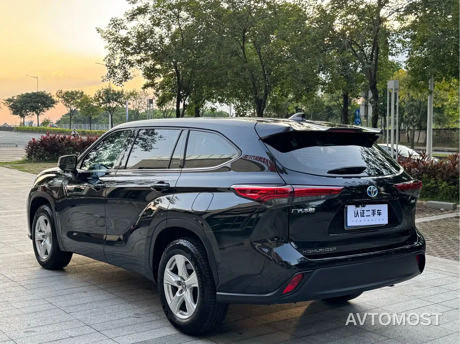 Toyota Highlander 2022 Dual Engine 2.5L 2WD Elite 5-Seater — фото 9