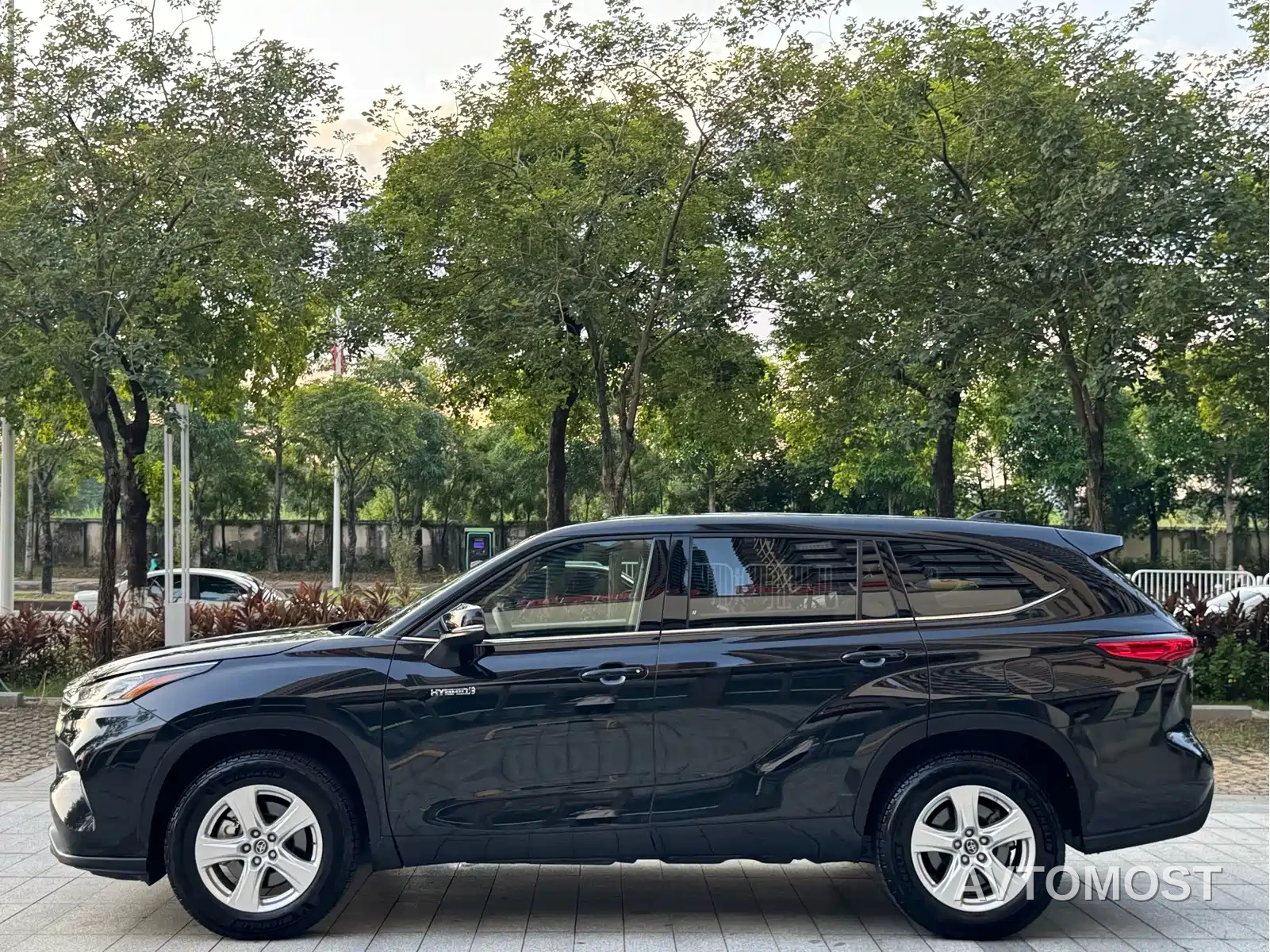 Toyota Highlander 2022 Dual Engine 2.5L 2WD Elite 5-Seater — фото 12